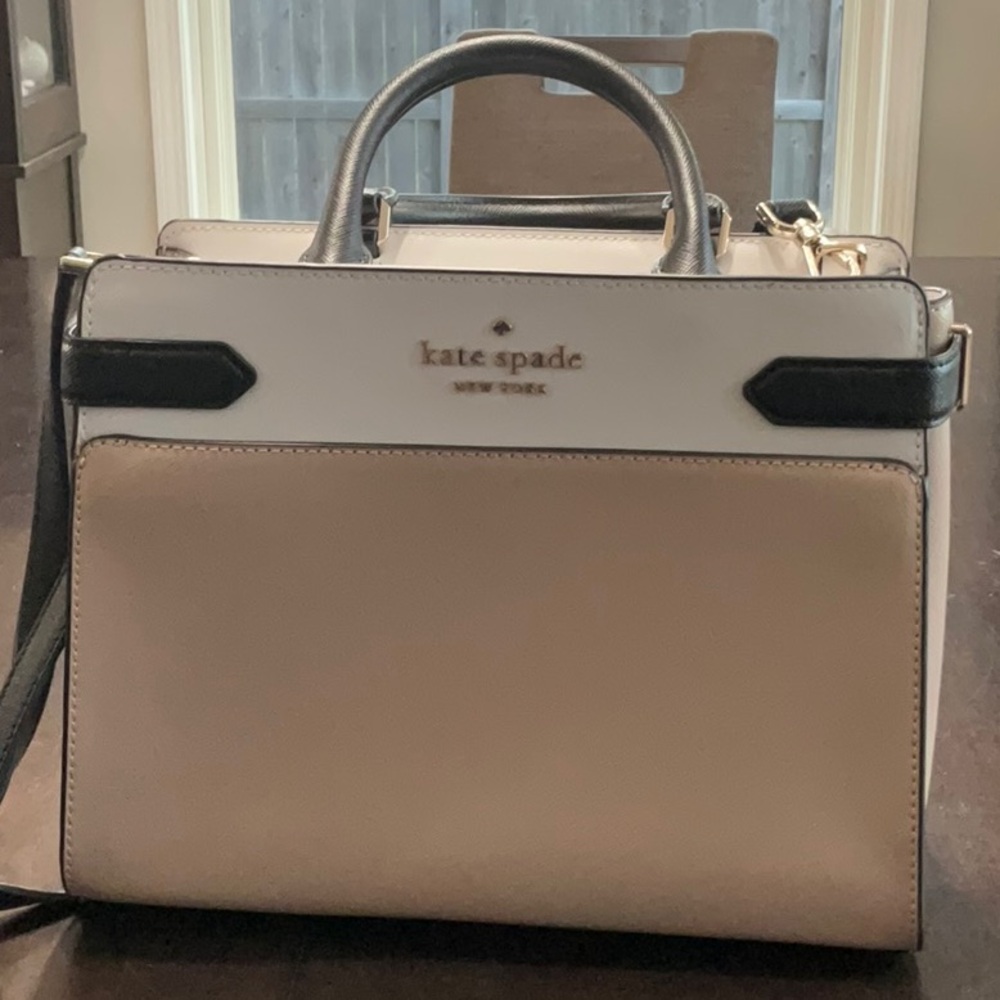 Great color block purse that is in EGUC